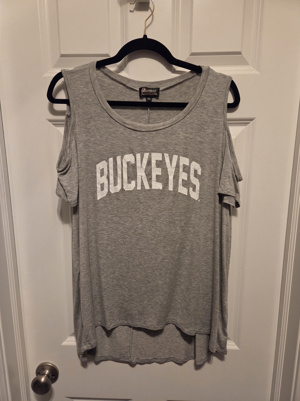 BUCKEYES Women's Cold-Shoulder Tee in Heather Grey